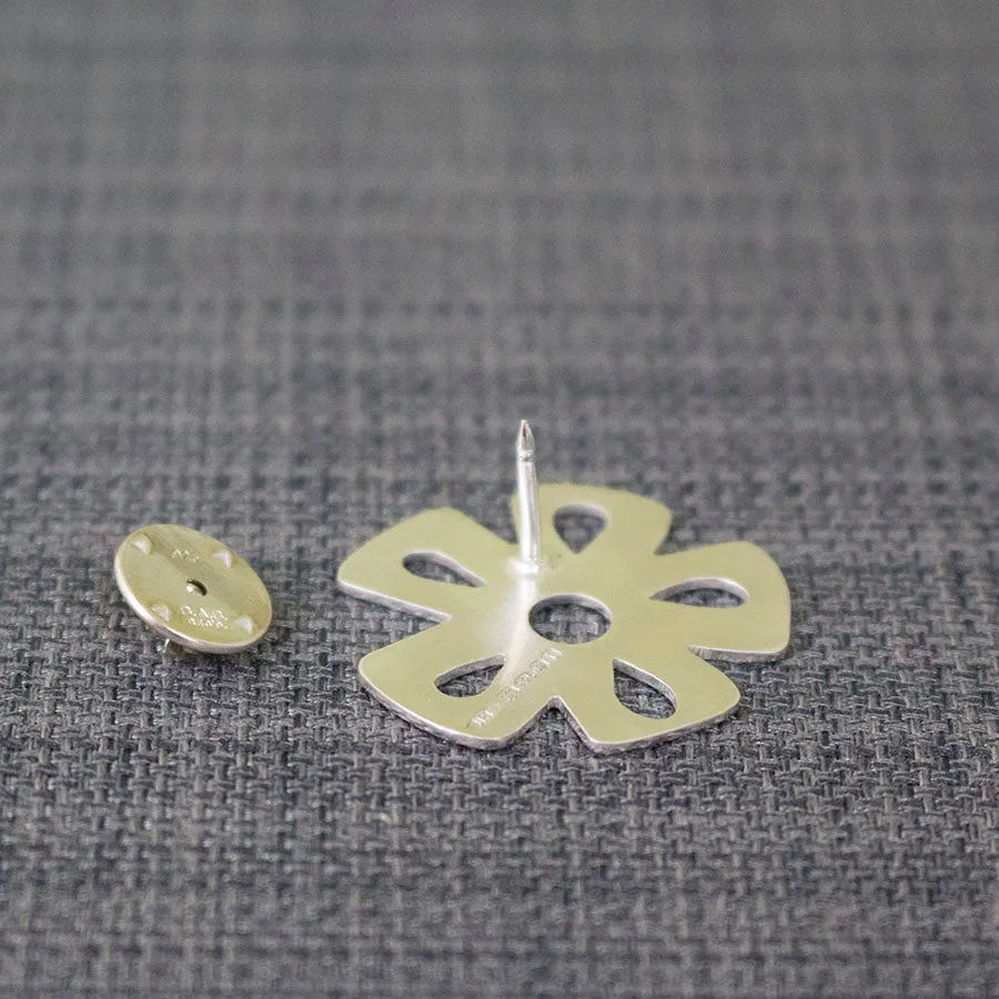 Small Daisy Pin
